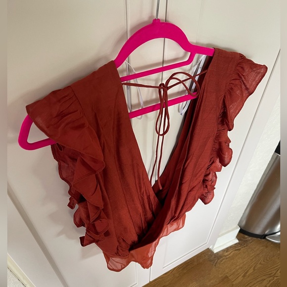 NWT Lulus v neck bodysuit. Size small. - Picture 5 of 12